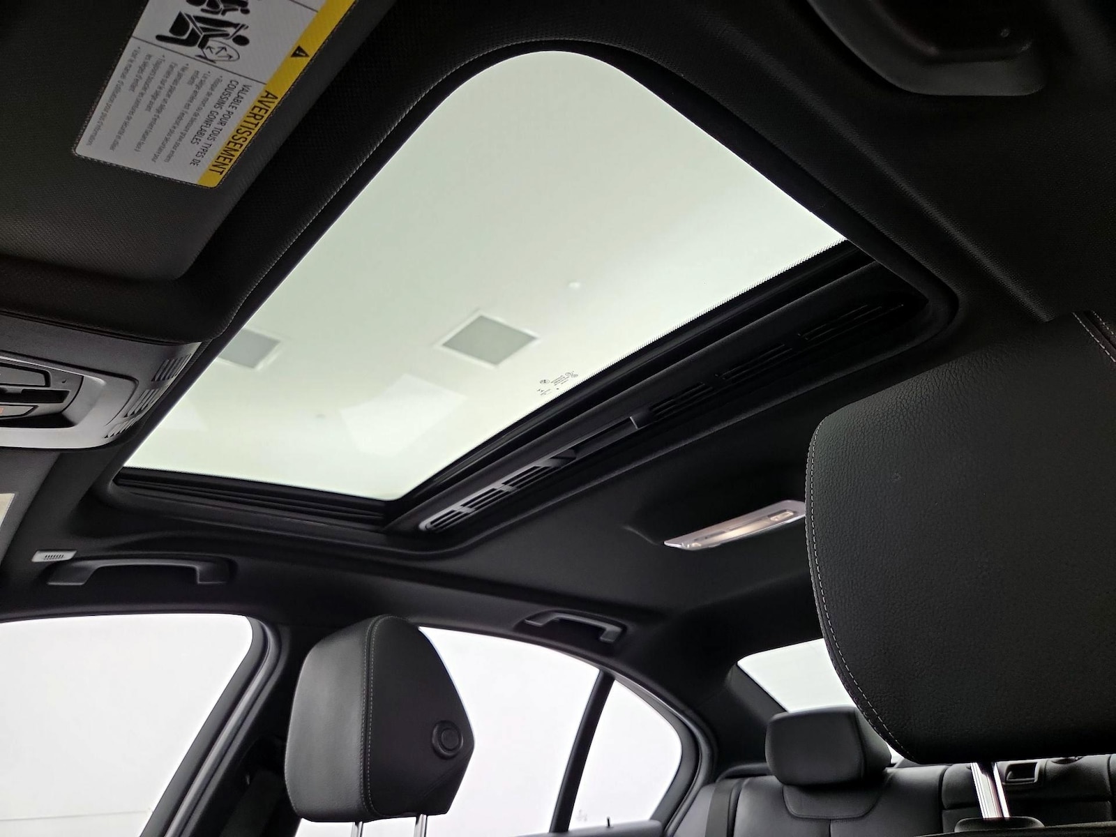 Sunroof(s) & Overhead Airbags
