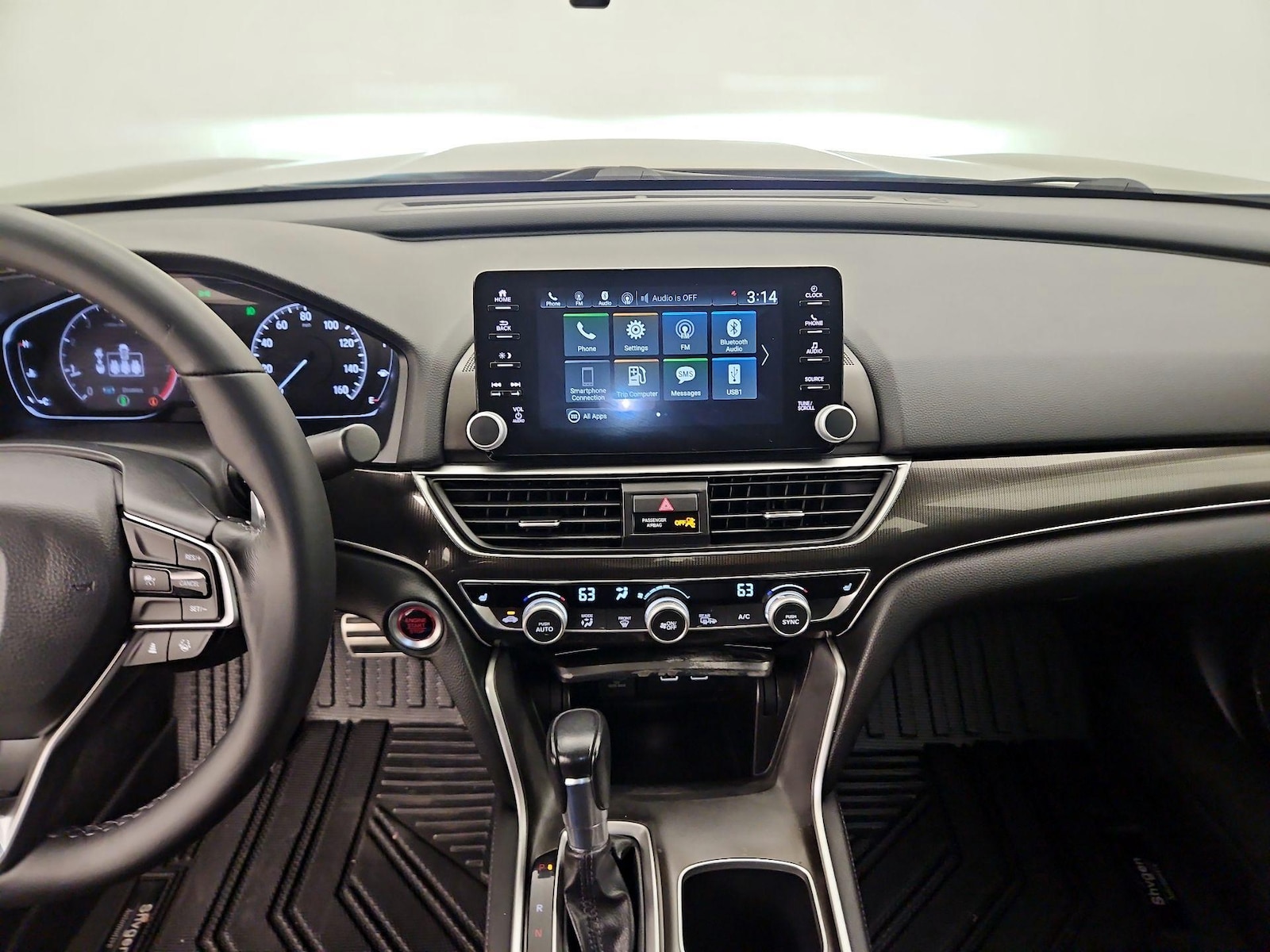 Apple CarPlay® & Android Auto™