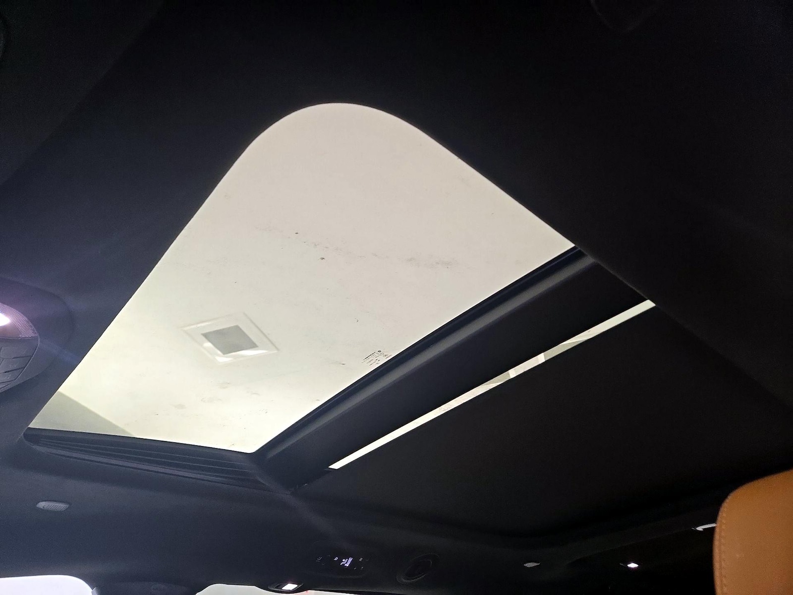 Panoramic Sunroof & Skylight(s)