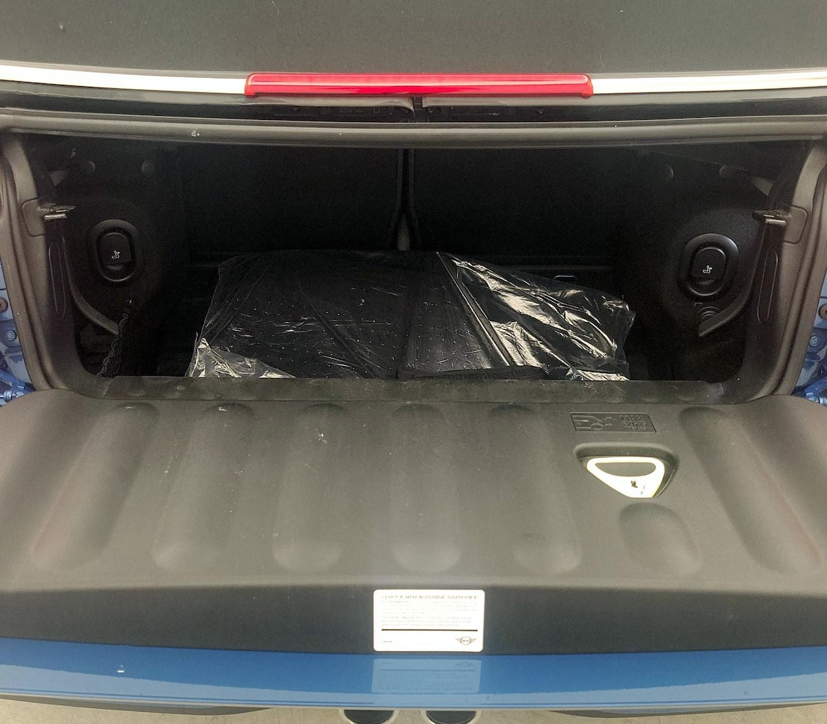 Trunk/Cargo (Seats Up)