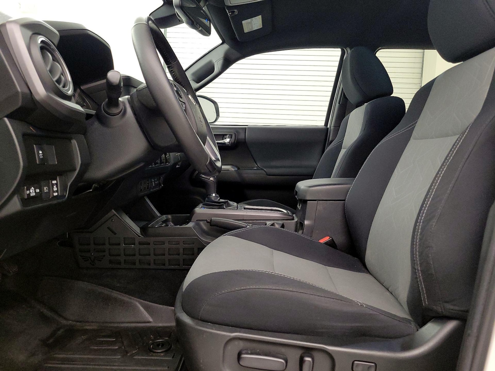 Power Seat(s) & Side Airbags