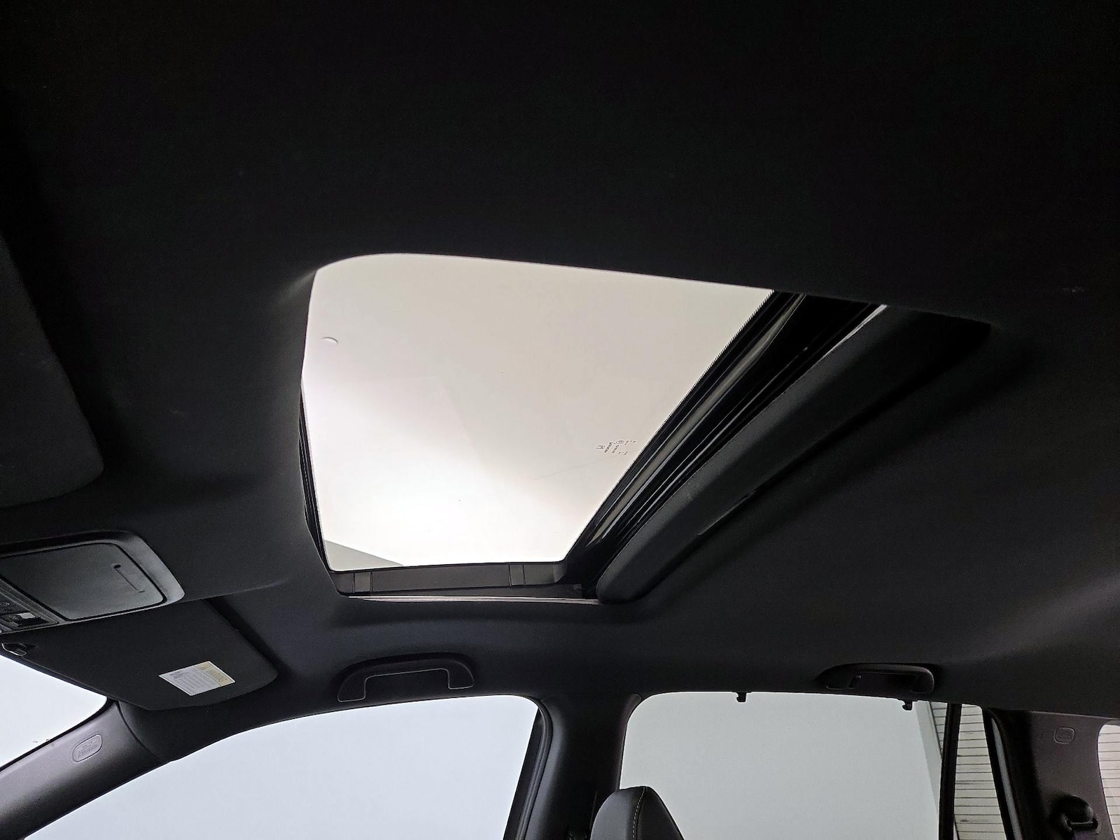 Sunroof(s) & Overhead Airbags