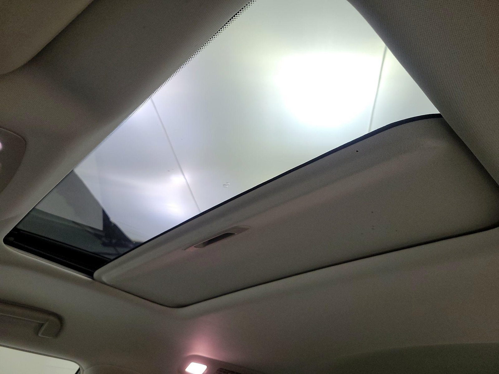 Sunroof(s) & Overhead Airbags