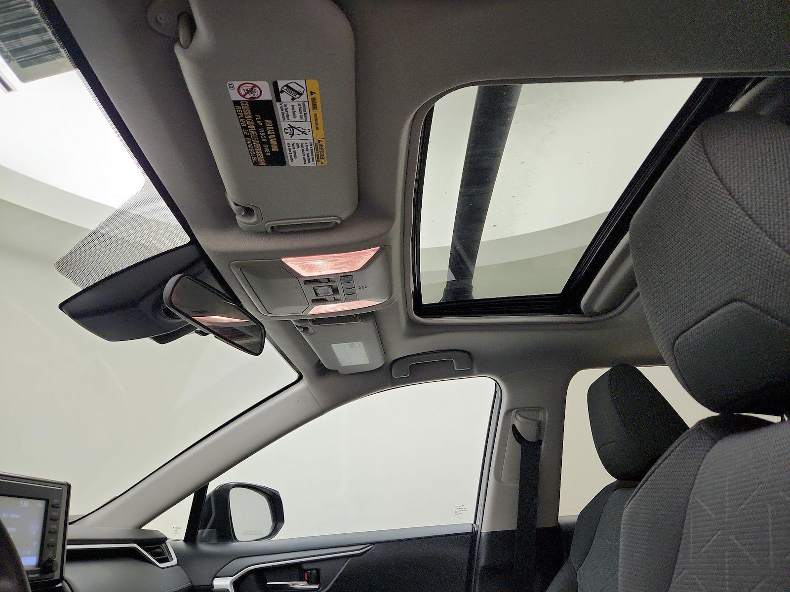 Sunroof(s) & Overhead Airbags