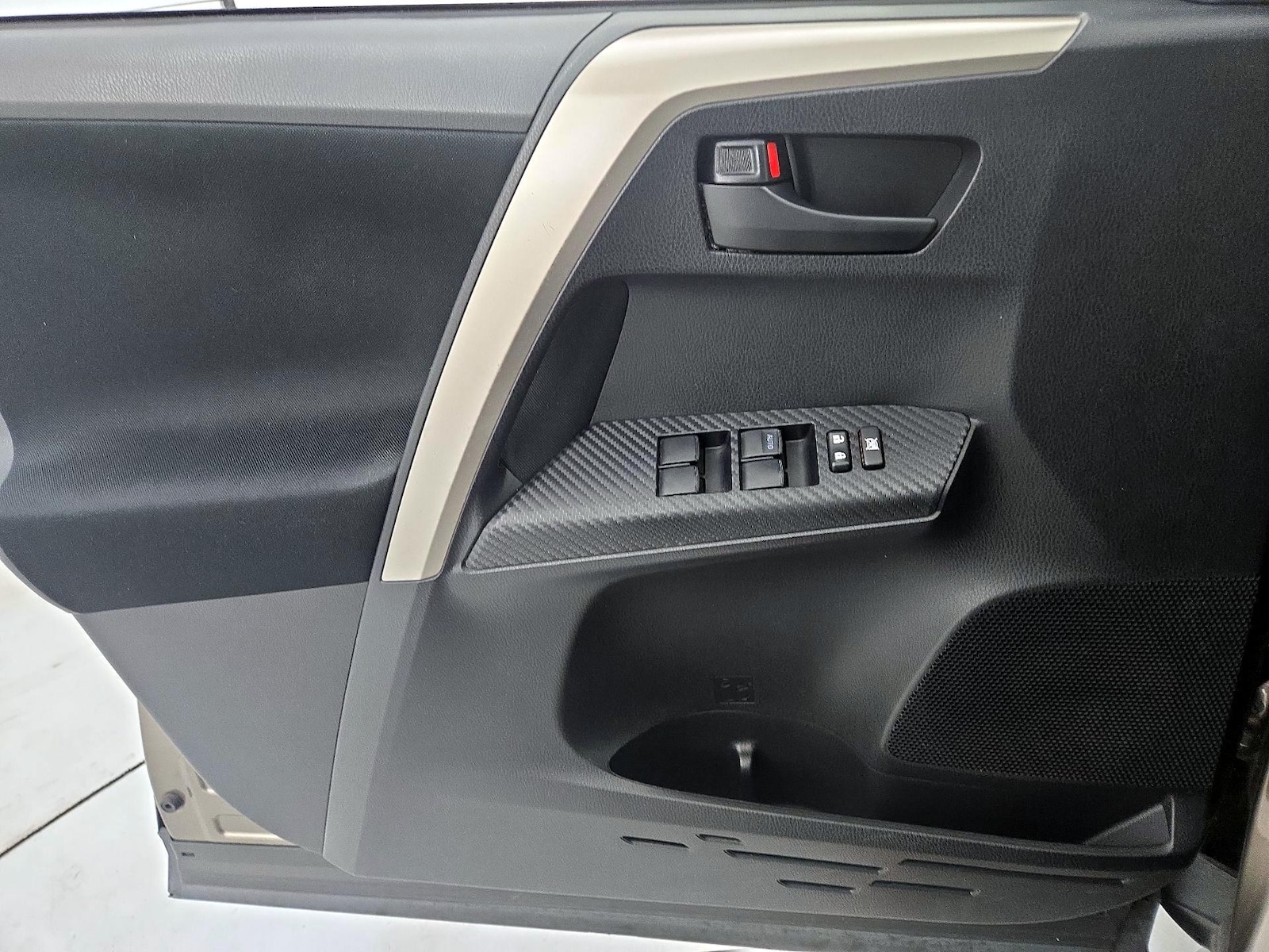 2015 Toyota RAV4 LE - Photo 13
