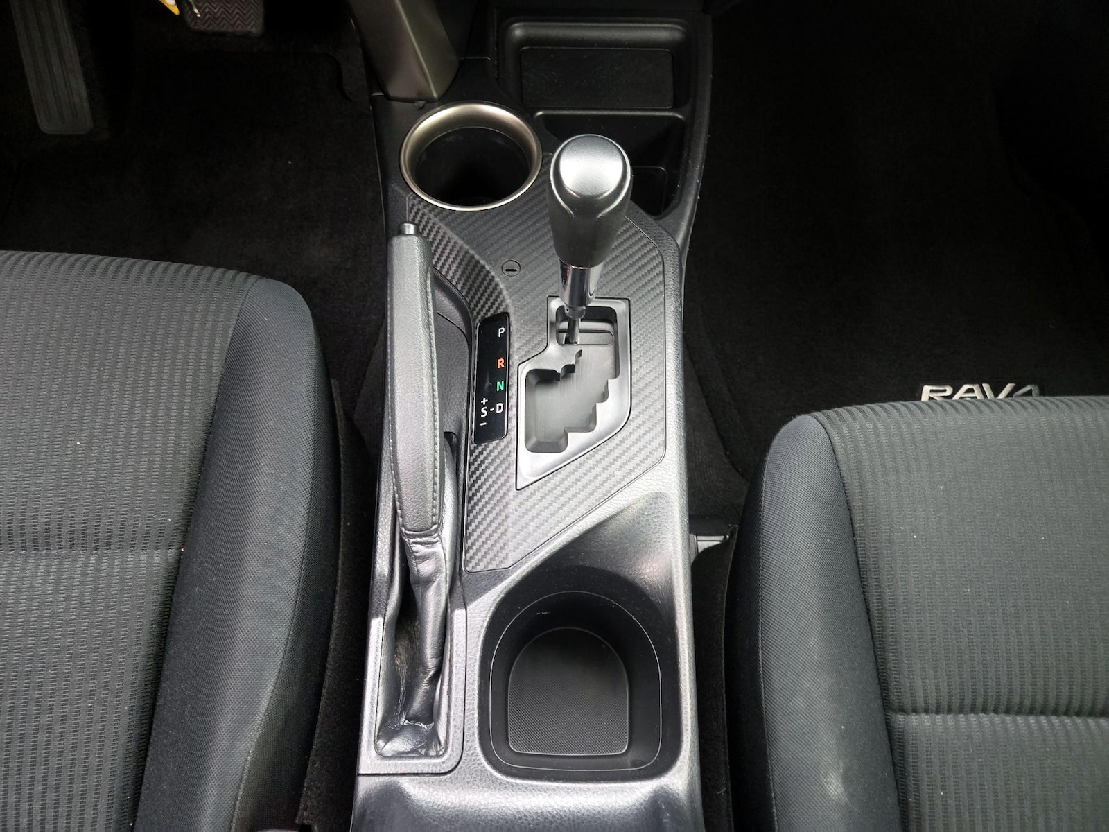 2015 Toyota RAV4 LE - Photo 18