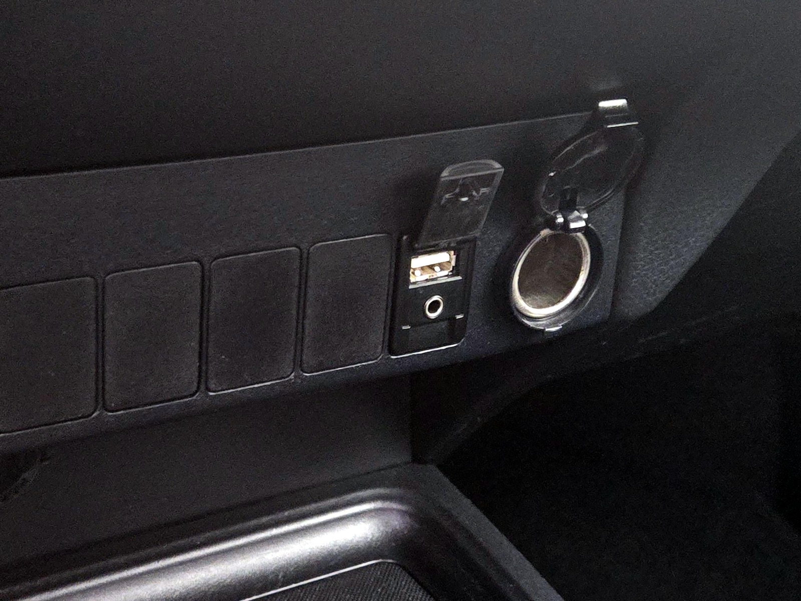 2015 Toyota RAV4 LE - Photo 19