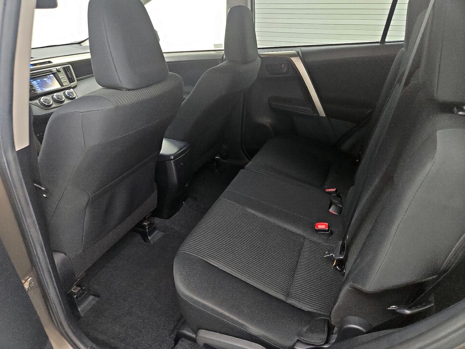 2015 Toyota RAV4 LE - Photo 20