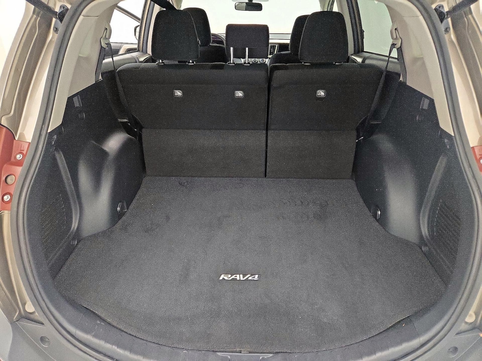 2015 Toyota RAV4 LE - Photo 21