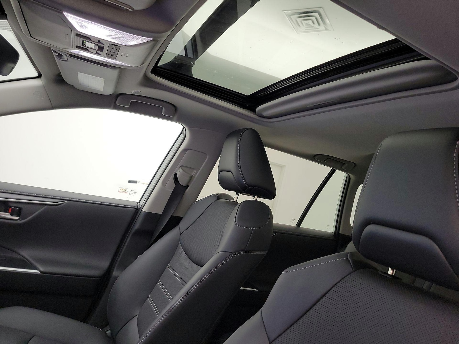 Sunroof(s) & Overhead Airbags