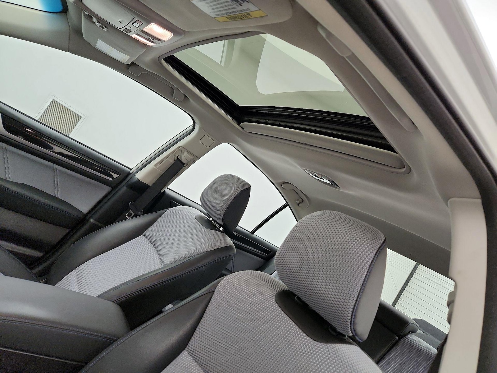 Sunroof(s) & Overhead Airbags