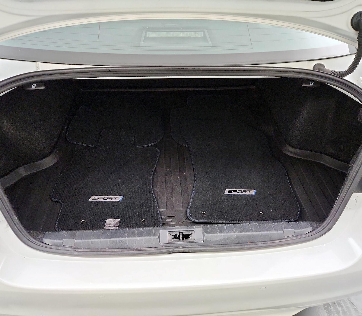 Trunk/Cargo (Seats Up)