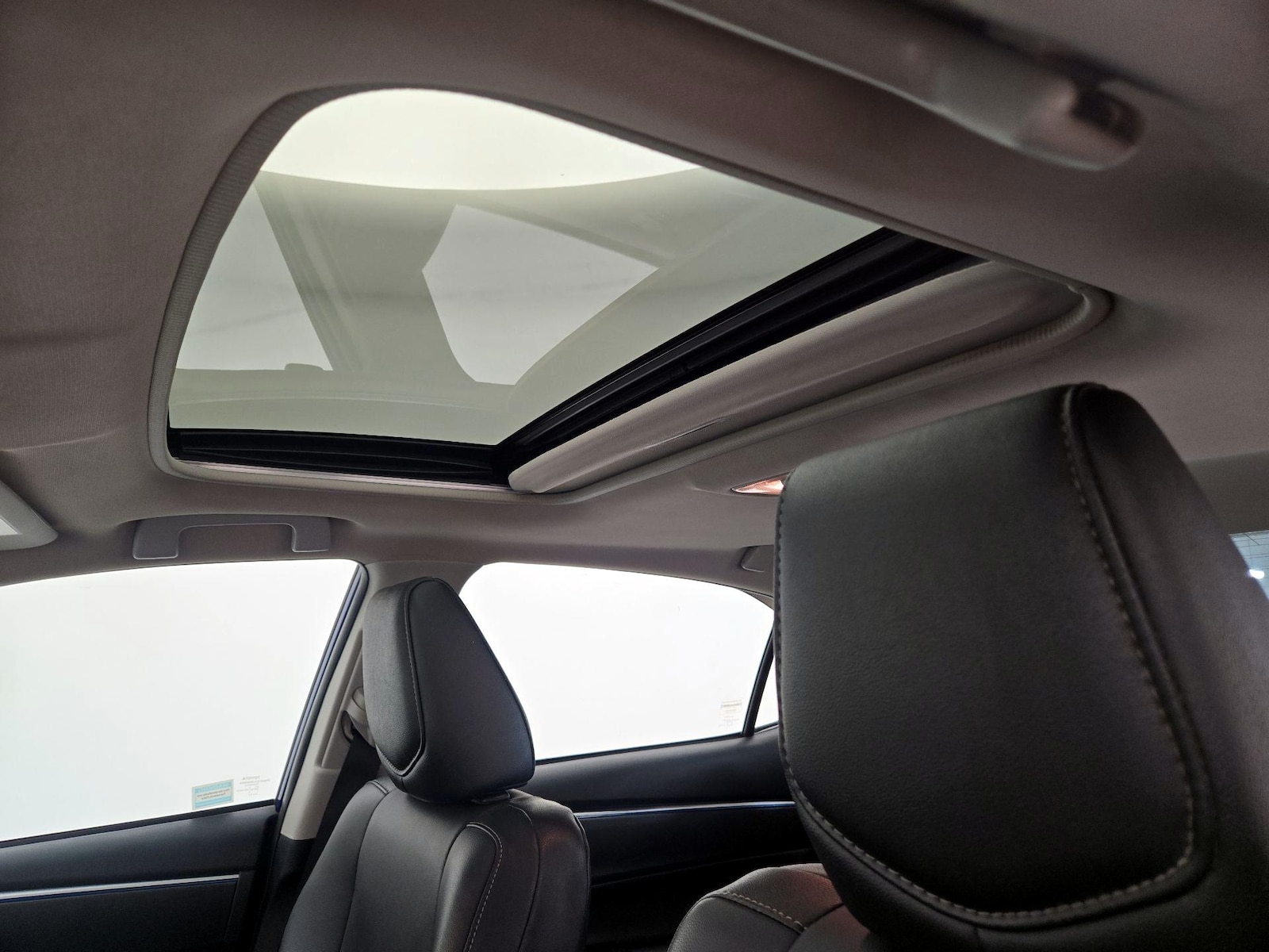 Sunroof(s) & Overhead Airbags