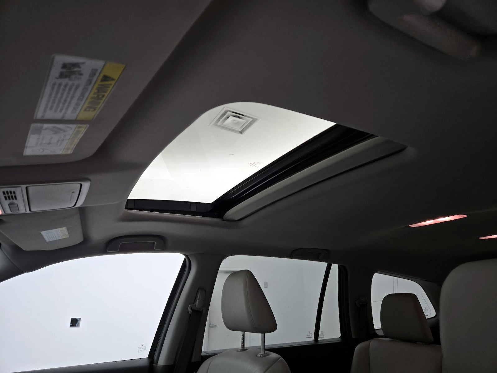 Sunroof(s) & Overhead Airbags