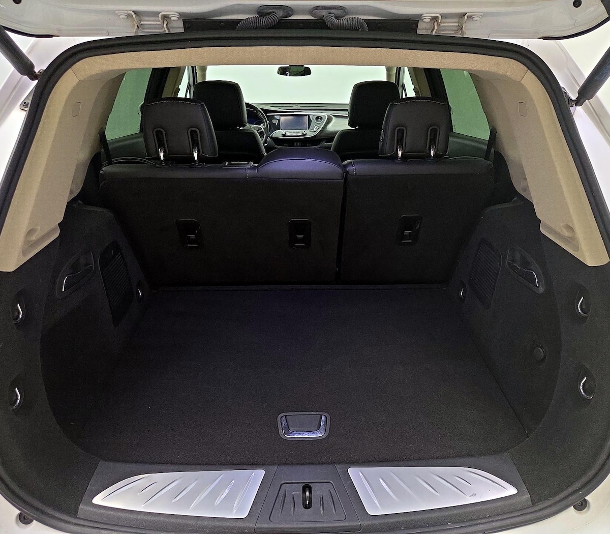 Trunk/Cargo (Seats Up)