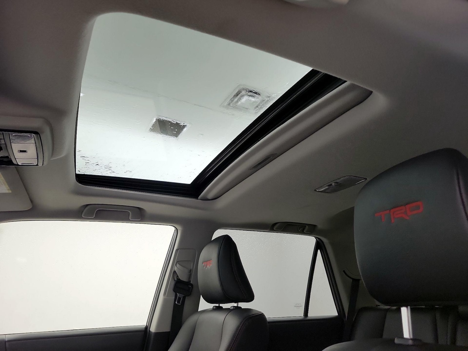 Sunroof(s) & Overhead Airbags