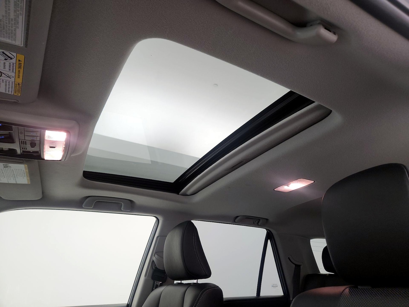Sunroof(s) & Overhead Airbags