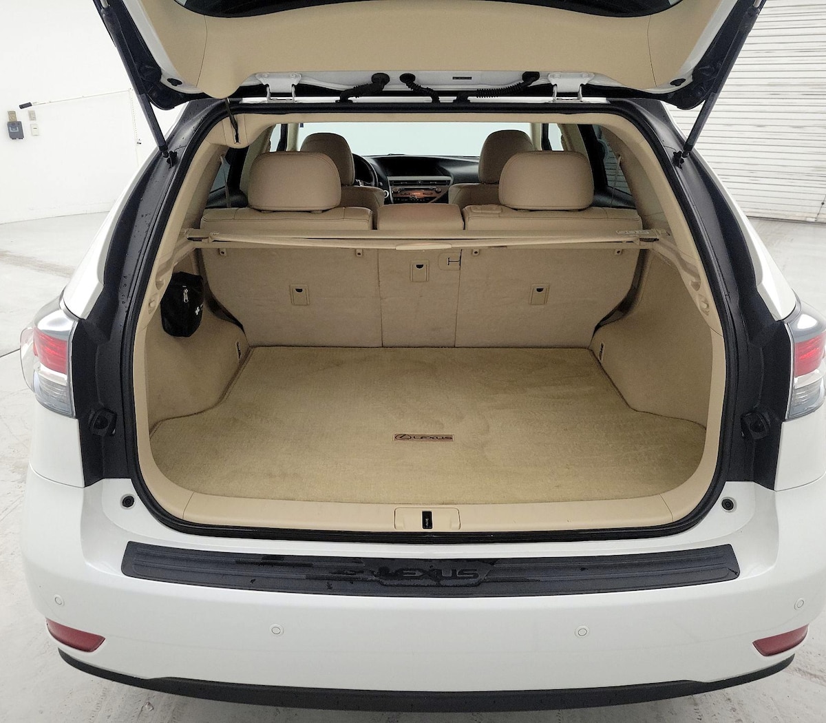 Trunk/Cargo (Seats Up)