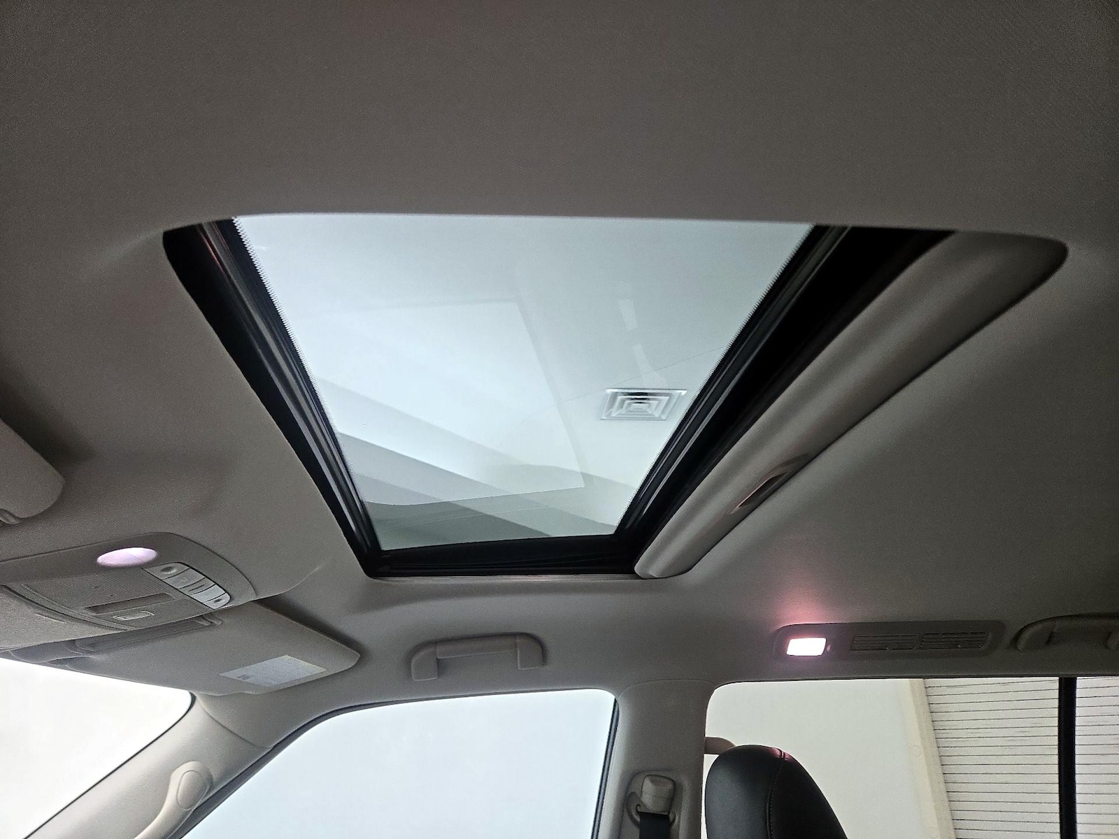 Sunroof(s) & Overhead Airbags