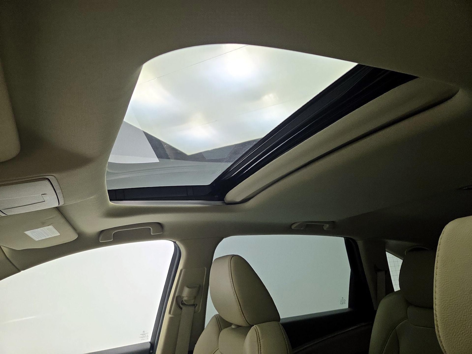 Sunroof(s) & Overhead Airbags
