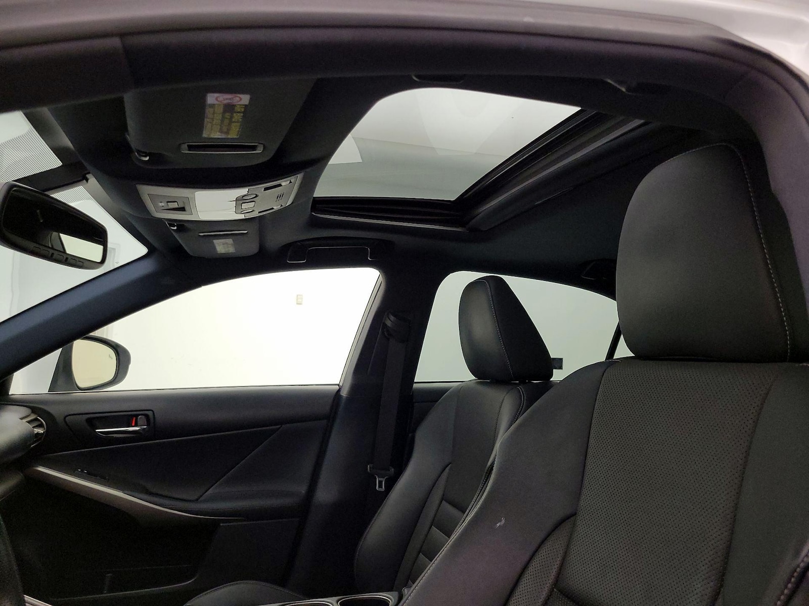 Sunroof(s) & Overhead Airbags