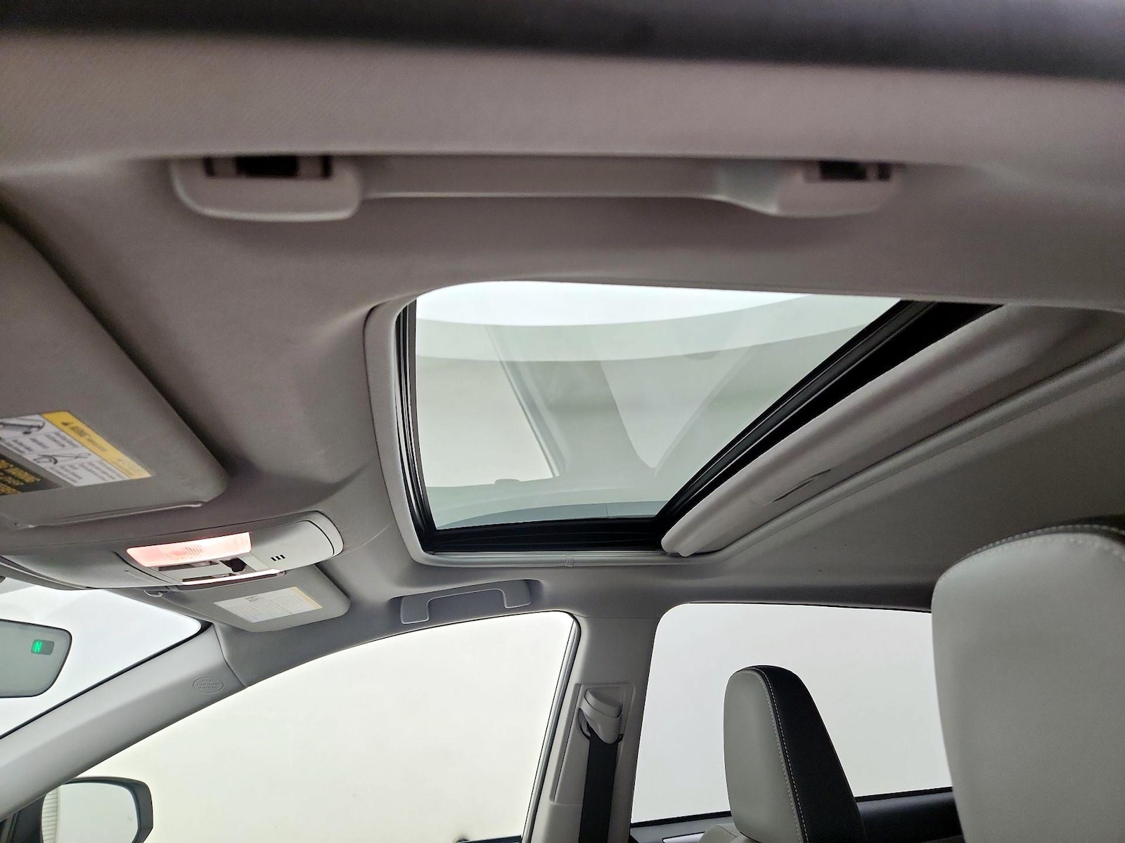 Sunroof(s) & Overhead Airbags