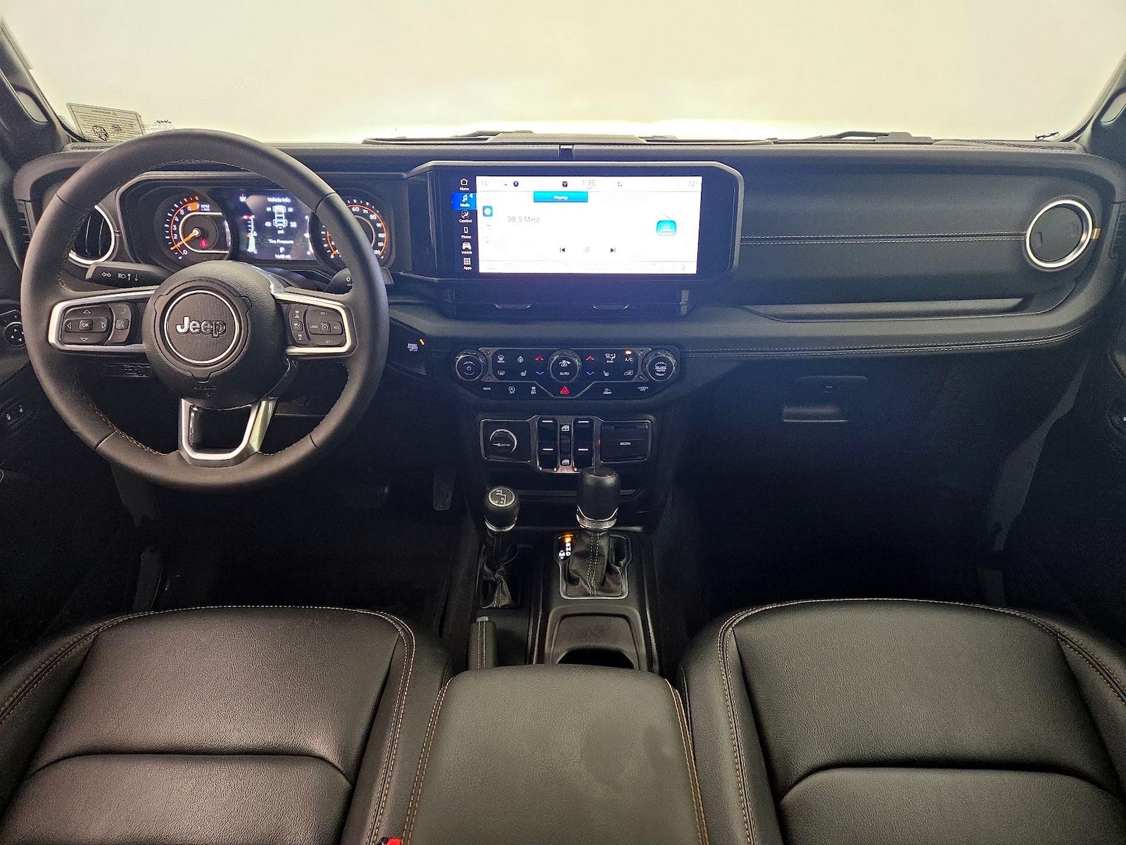 Apple CarPlay® & Android Auto™