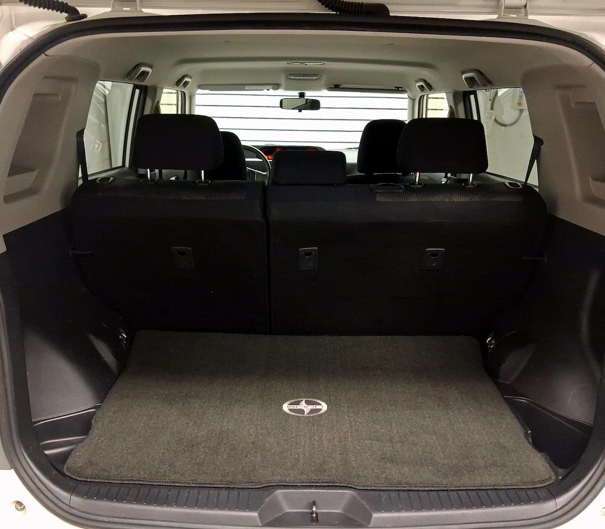 Trunk/Cargo (Seats Up)