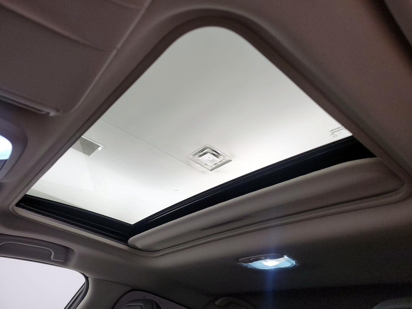 Sunroof(s) & Overhead Airbags
