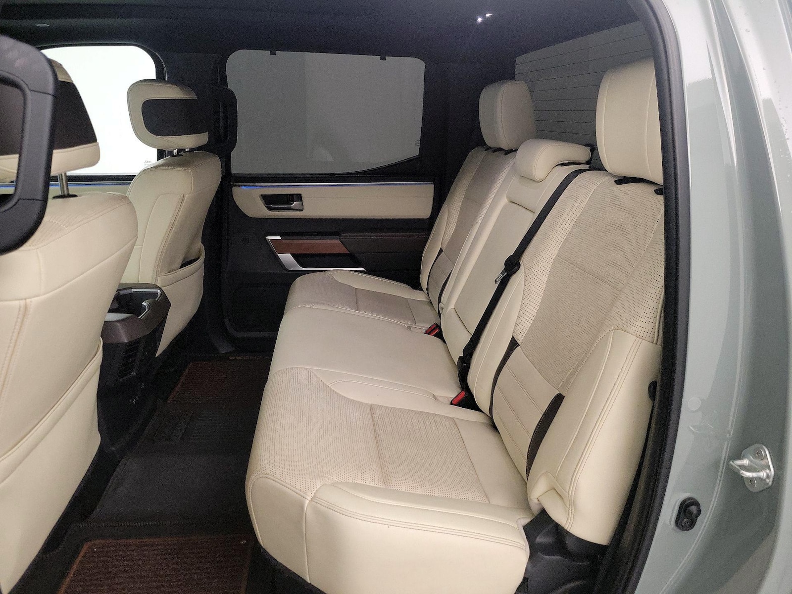 Rear A/C Seat(s)