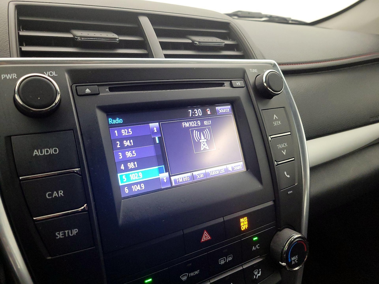 2016 Toyota Camry Special Edition - Photo 15