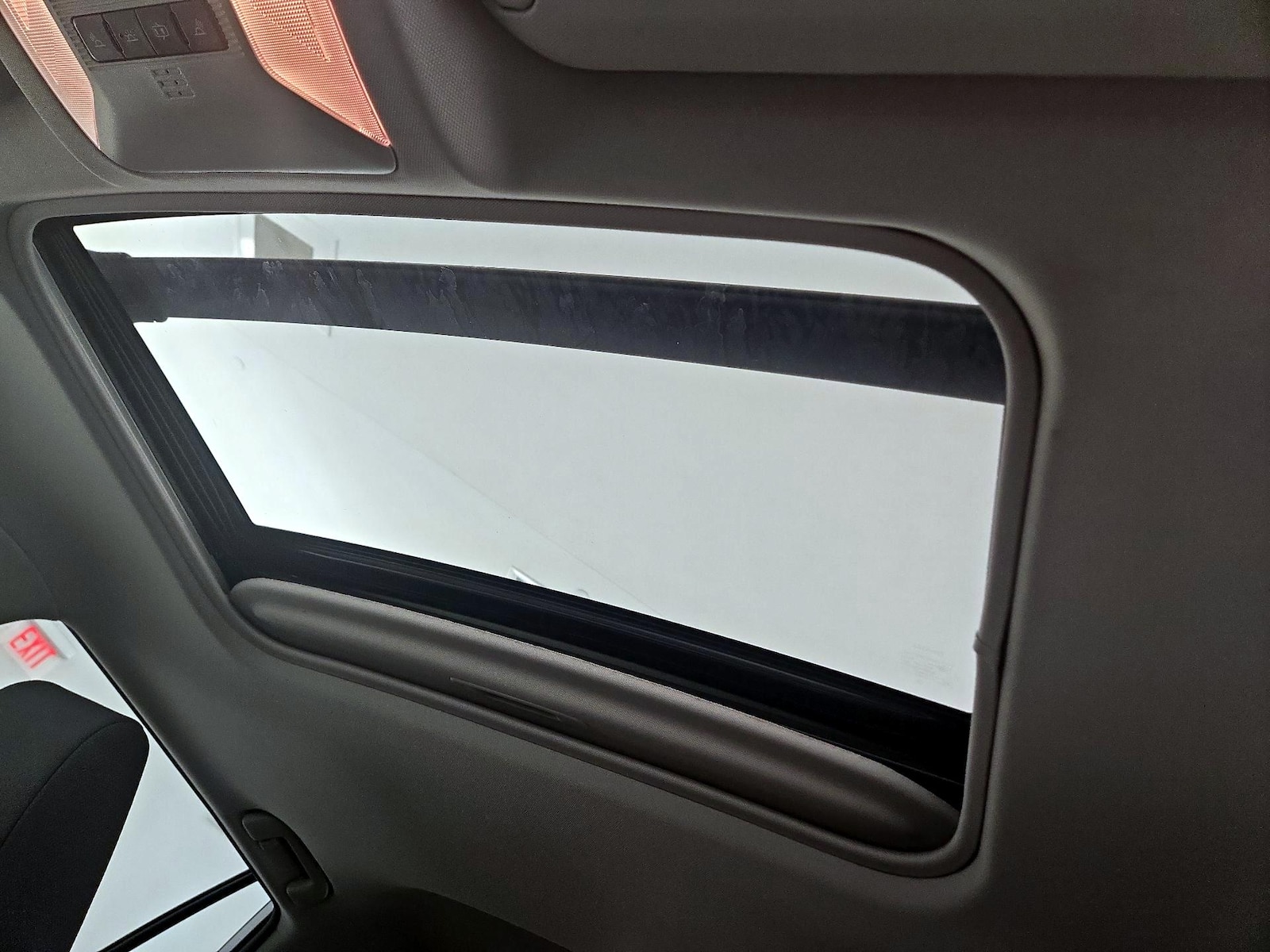 Sunroof(s) & Overhead Airbags