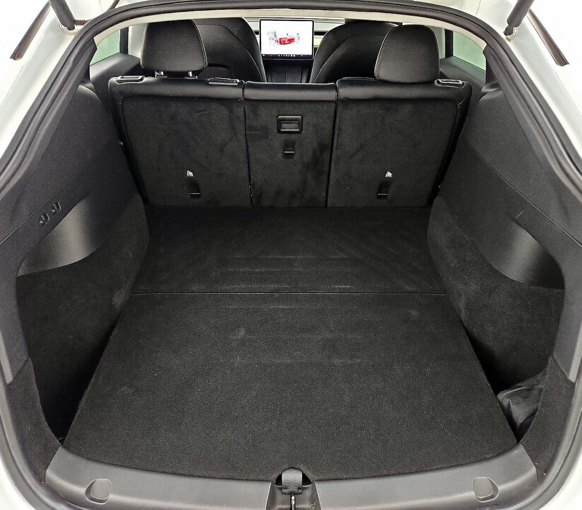 Trunk/Cargo (Seats Up)