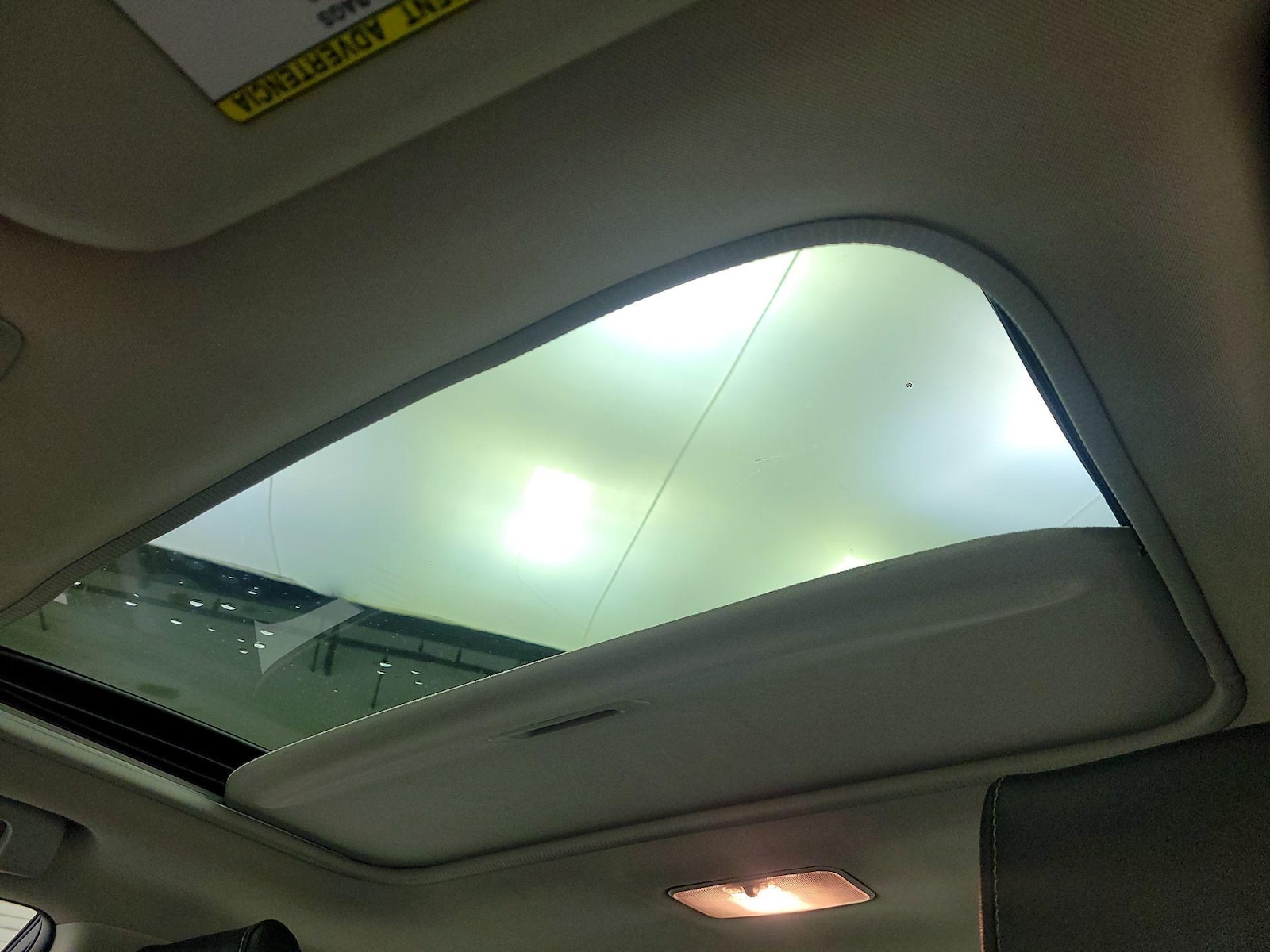 Sunroof(s) & Overhead Airbags