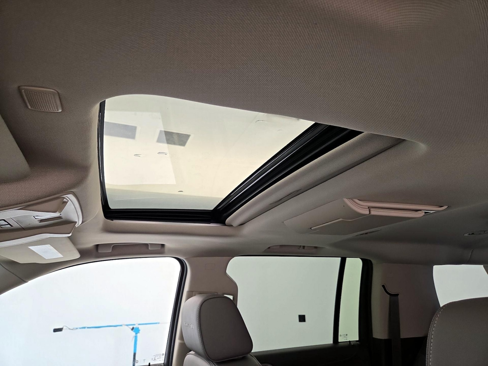 Sunroof(s) & Overhead Airbags
