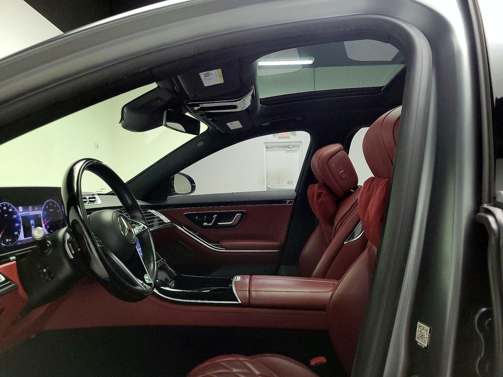 Panoramic Sunroof & Skylight(s)