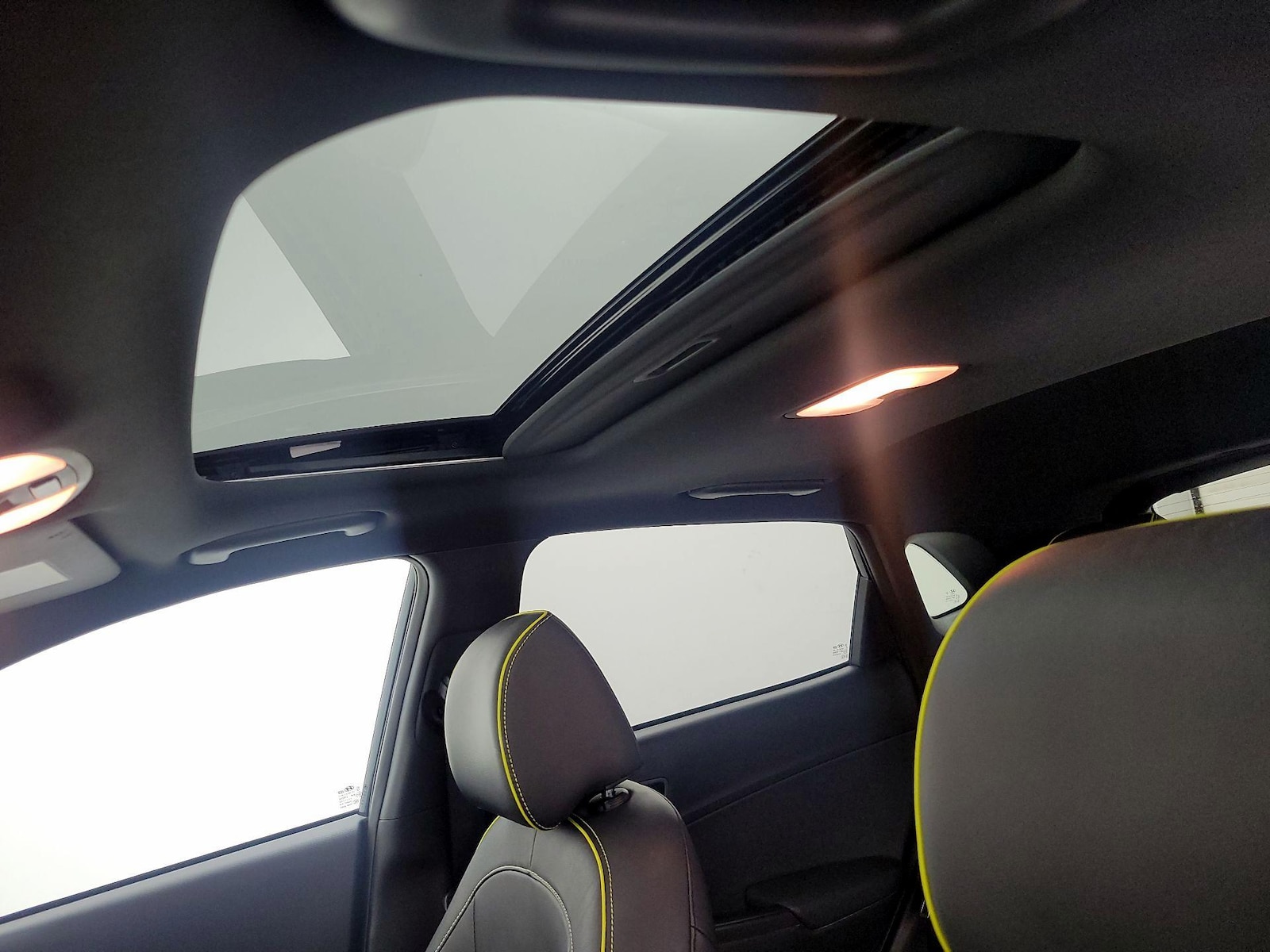 Sunroof(s) & Overhead Airbags