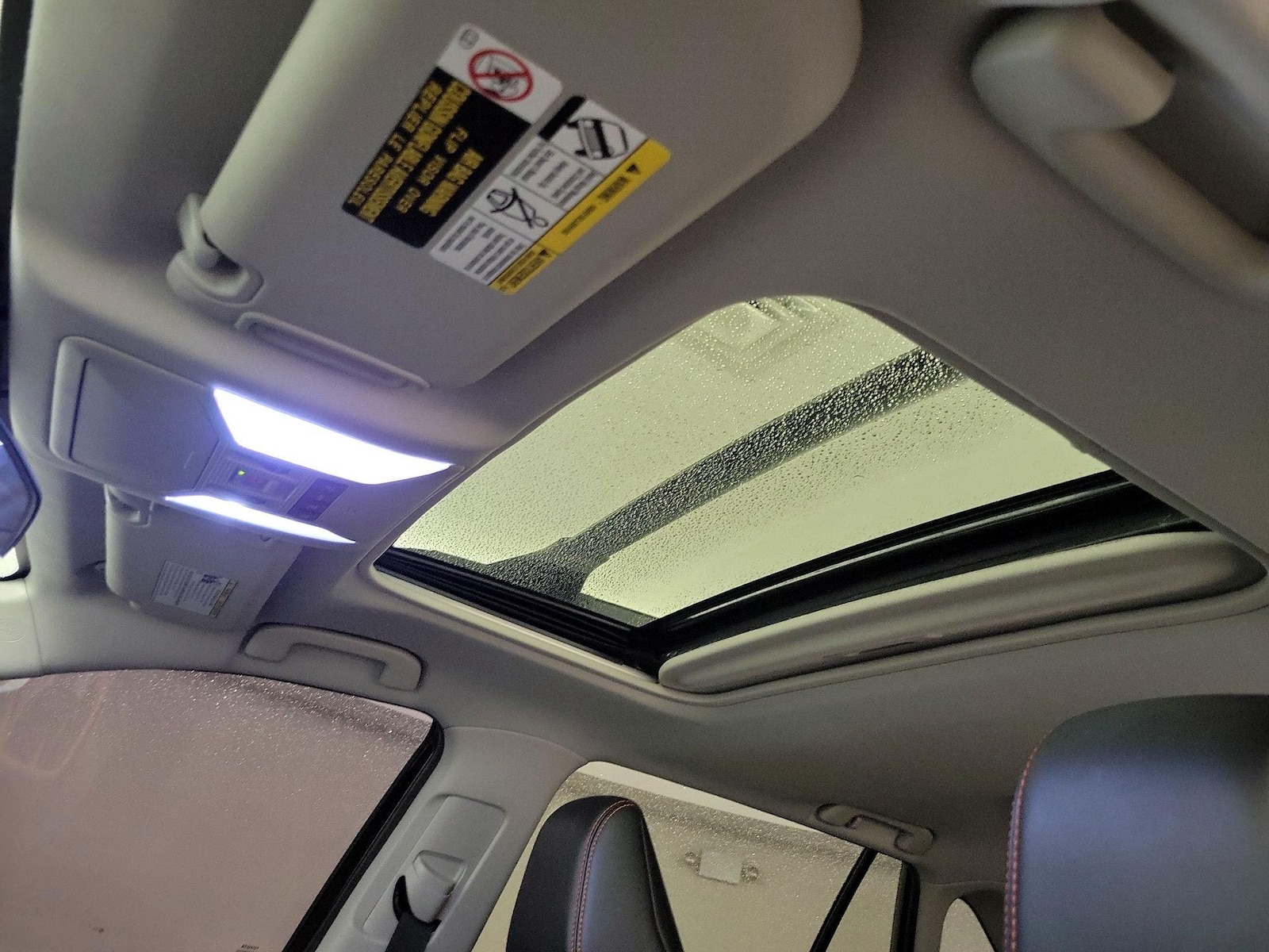 Sunroof(s) & Overhead Airbags