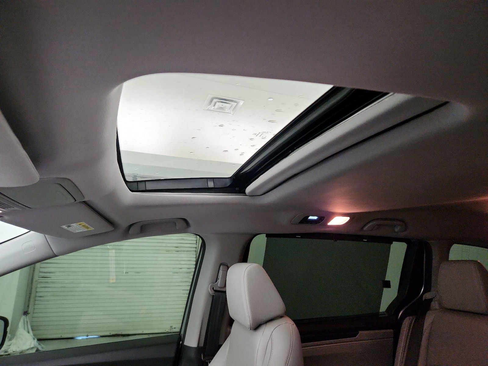 Sunroof(s) & Overhead Airbags