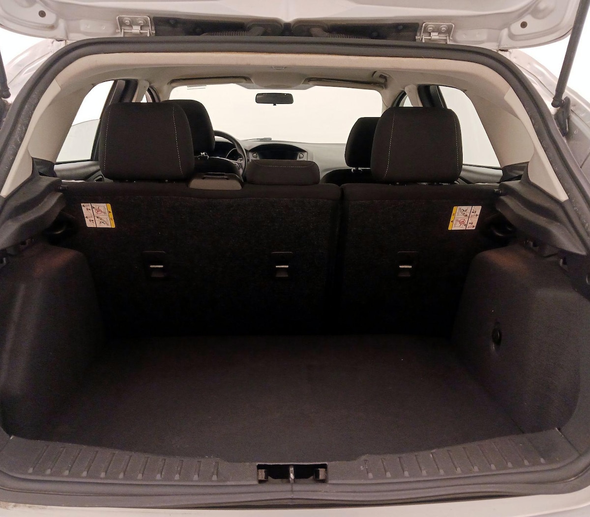 Trunk/Cargo (Seats Up)