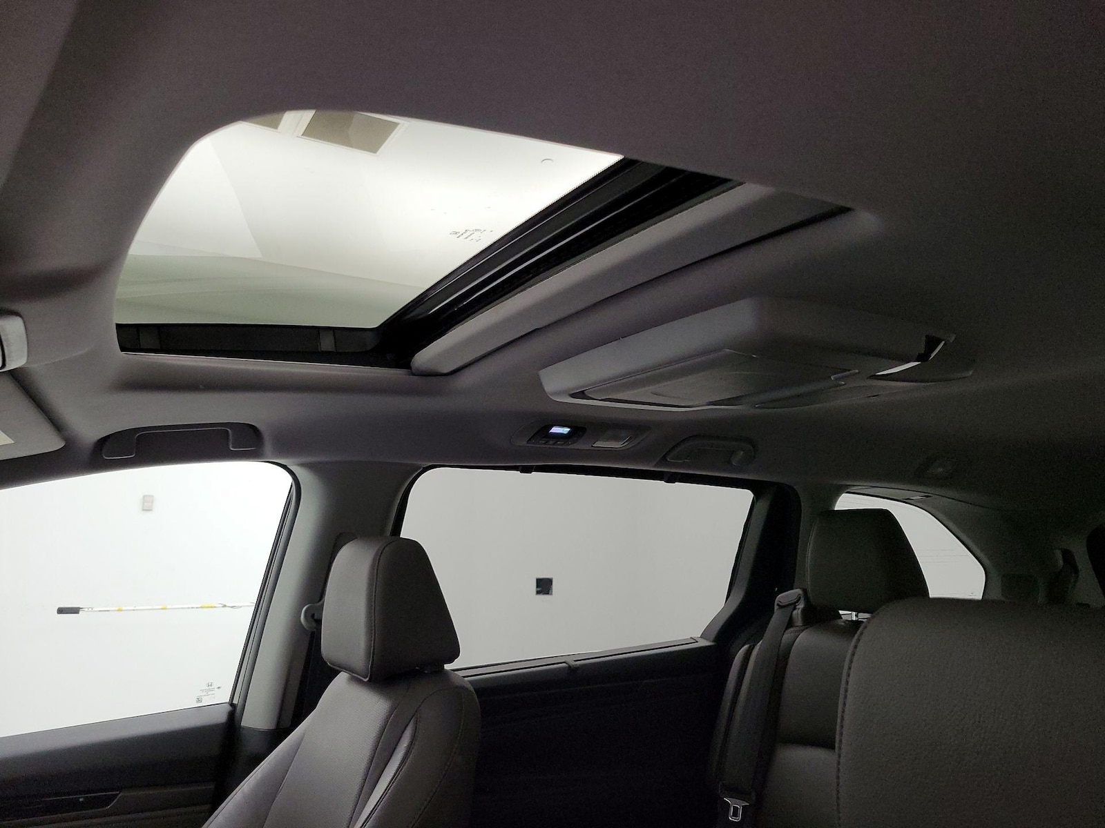Sunroof(s) & Overhead Airbags