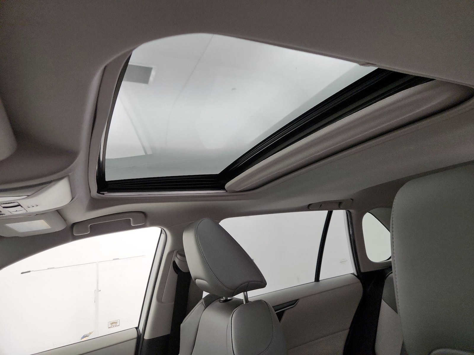 Sunroof(s) & Overhead Airbags