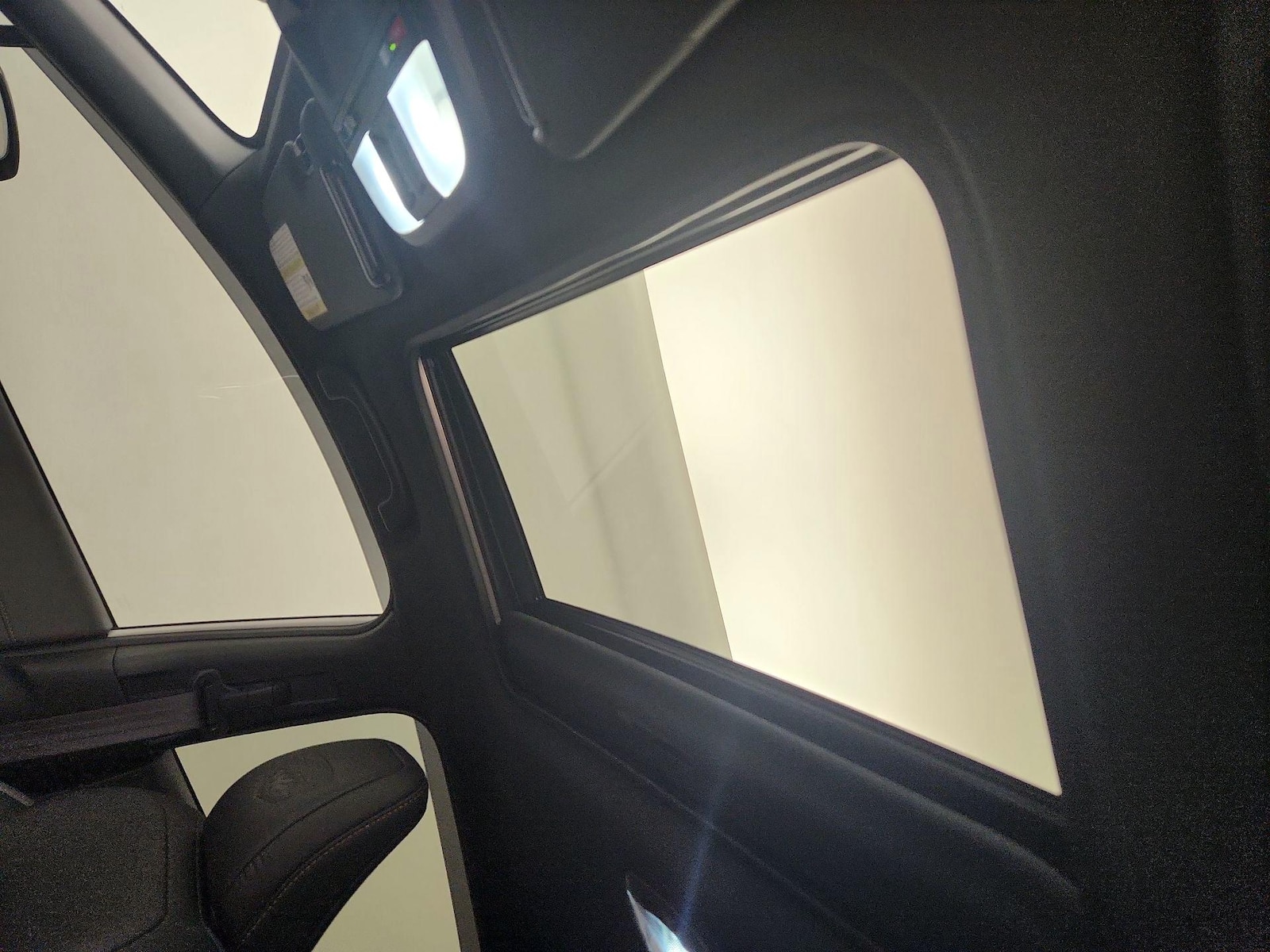 Sunroof(s) & Overhead Airbags