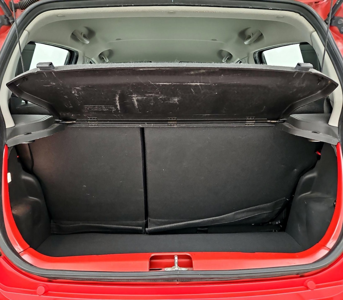 Trunk/Cargo (Seats Up)
