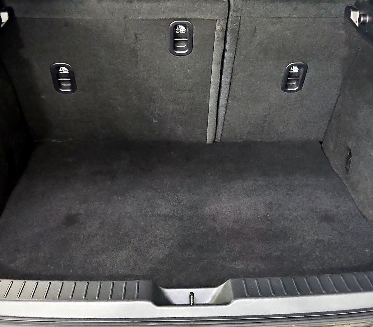 Trunk/Cargo (Seats Up)