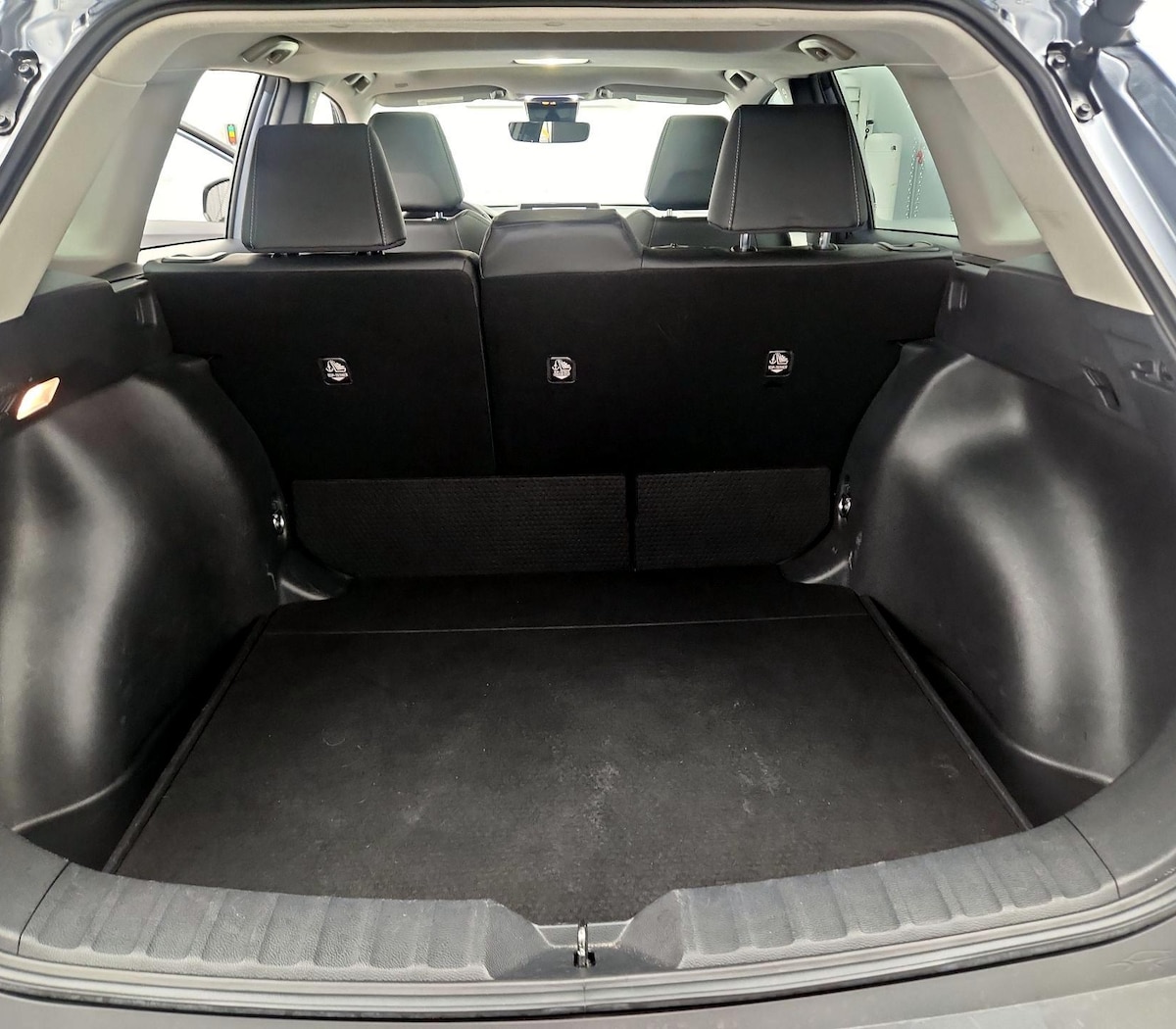 Trunk/Cargo (Seats Up)