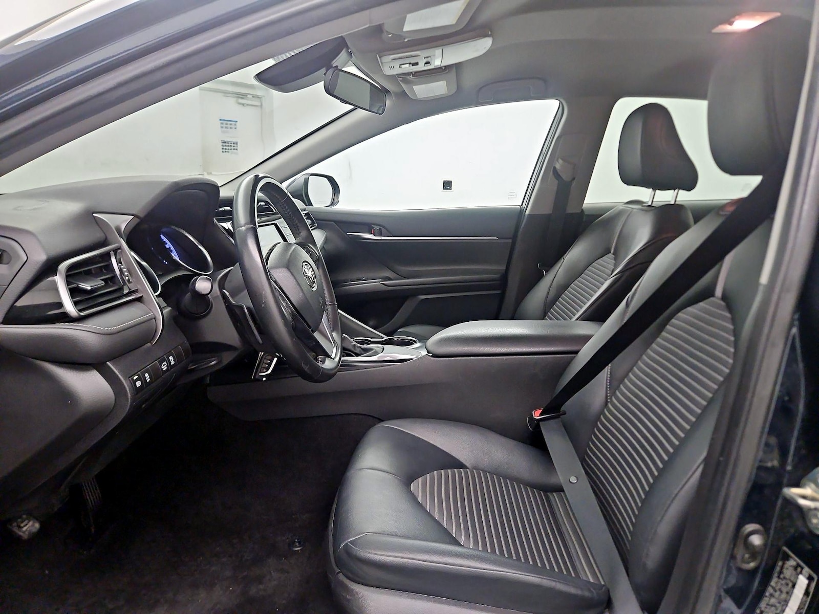 Power Seat(s) & Side Airbags