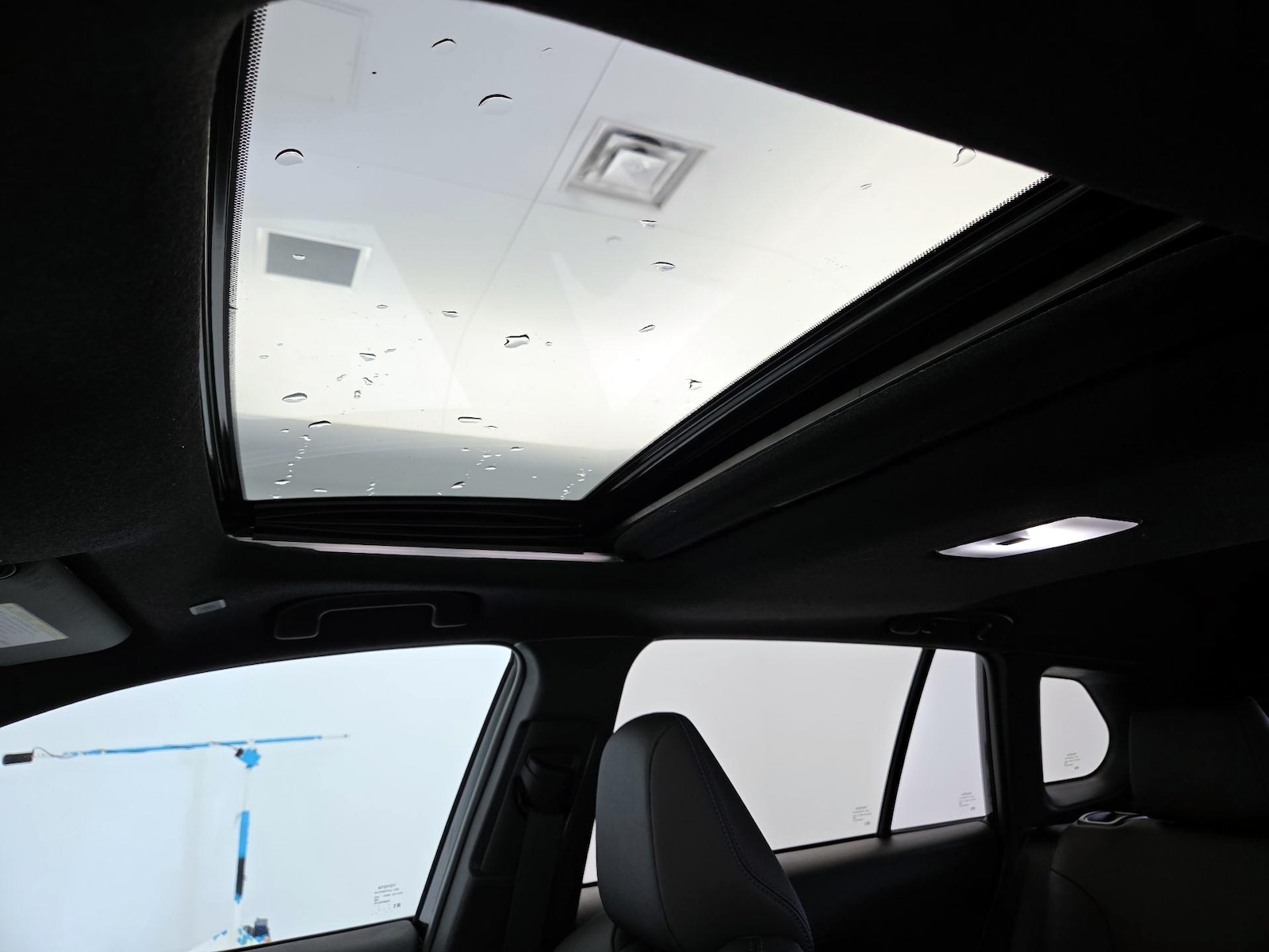 Sunroof(s) & Overhead Airbags