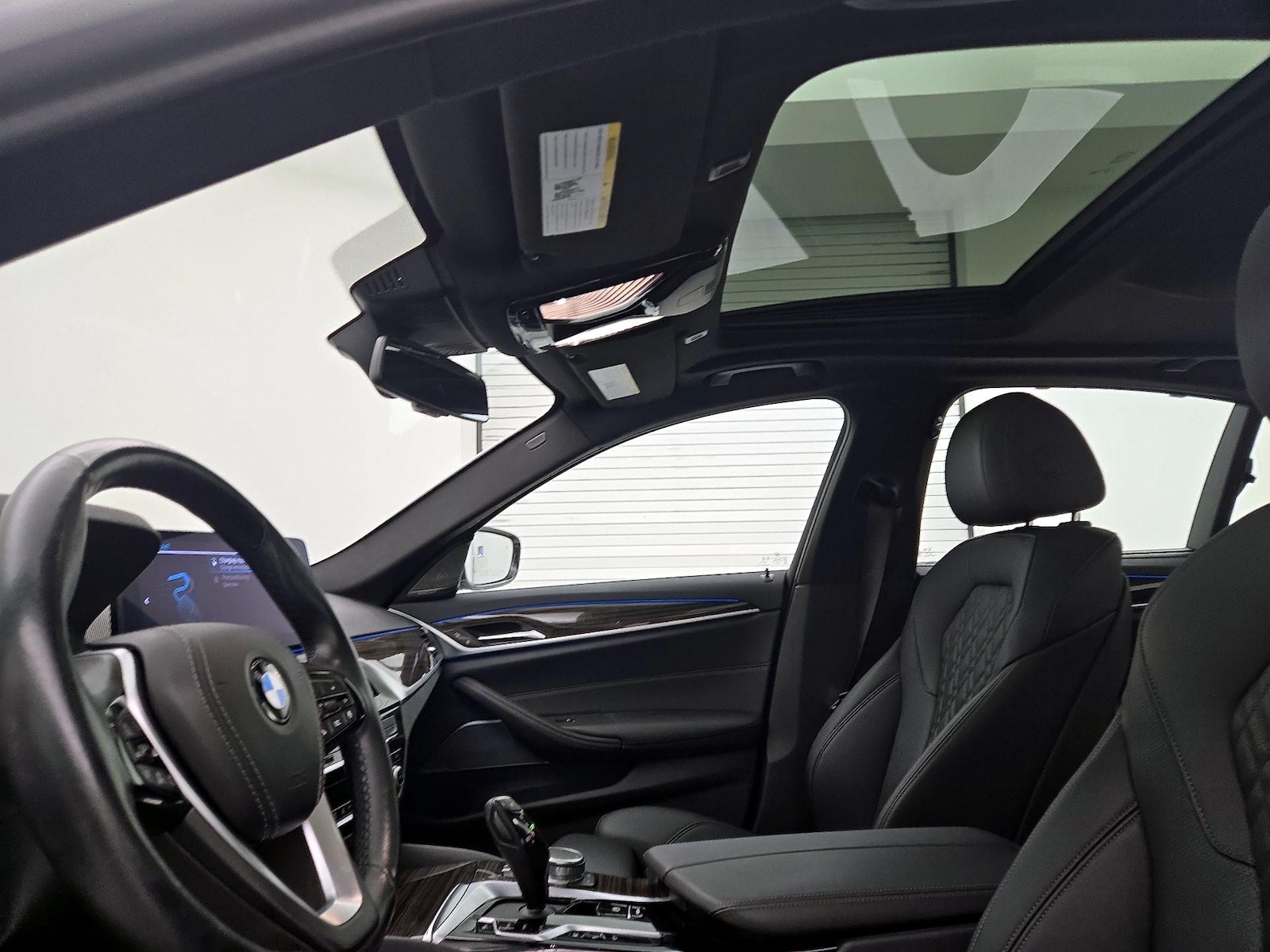 Sunroof(s) & Overhead Airbags