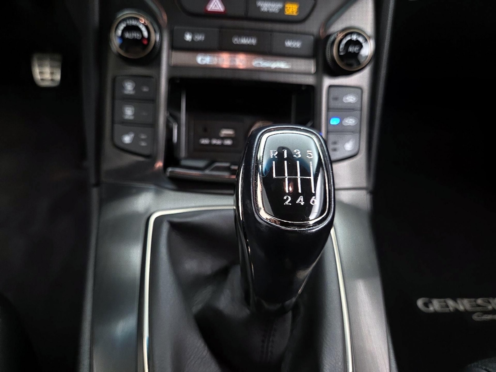 2015 Hyundai Genesis Coupe Ultimate - Photo 17